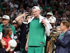 开云下载-马刺轻取勇士，波尔津吉斯送出助攻