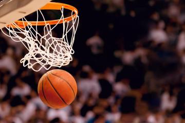 开云体育在线-逆转的绿茵场与惊艳的乒乓球台，当坚韧在两种语言中同频回响