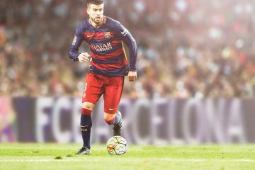 开云体育中国-蓝色彗星撕裂预言，当威廉姆斯的执念掀翻梅赛德斯的银色舰队，塞恩斯用一次超越点燃沉寂的赛场