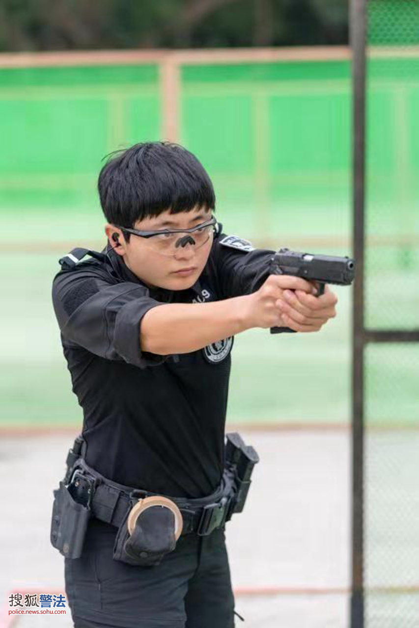 开云体育下载-南非选手勇猛无畏，获得射击比赛冠军