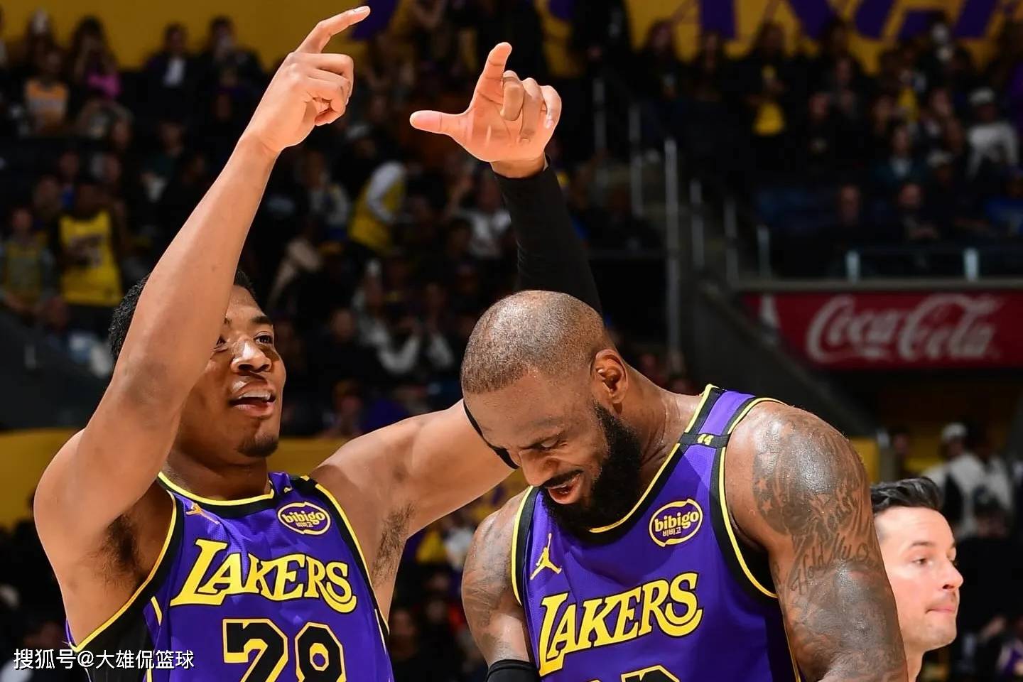 开云平台-NBA球员交易市场：湖人引进新鲜血液