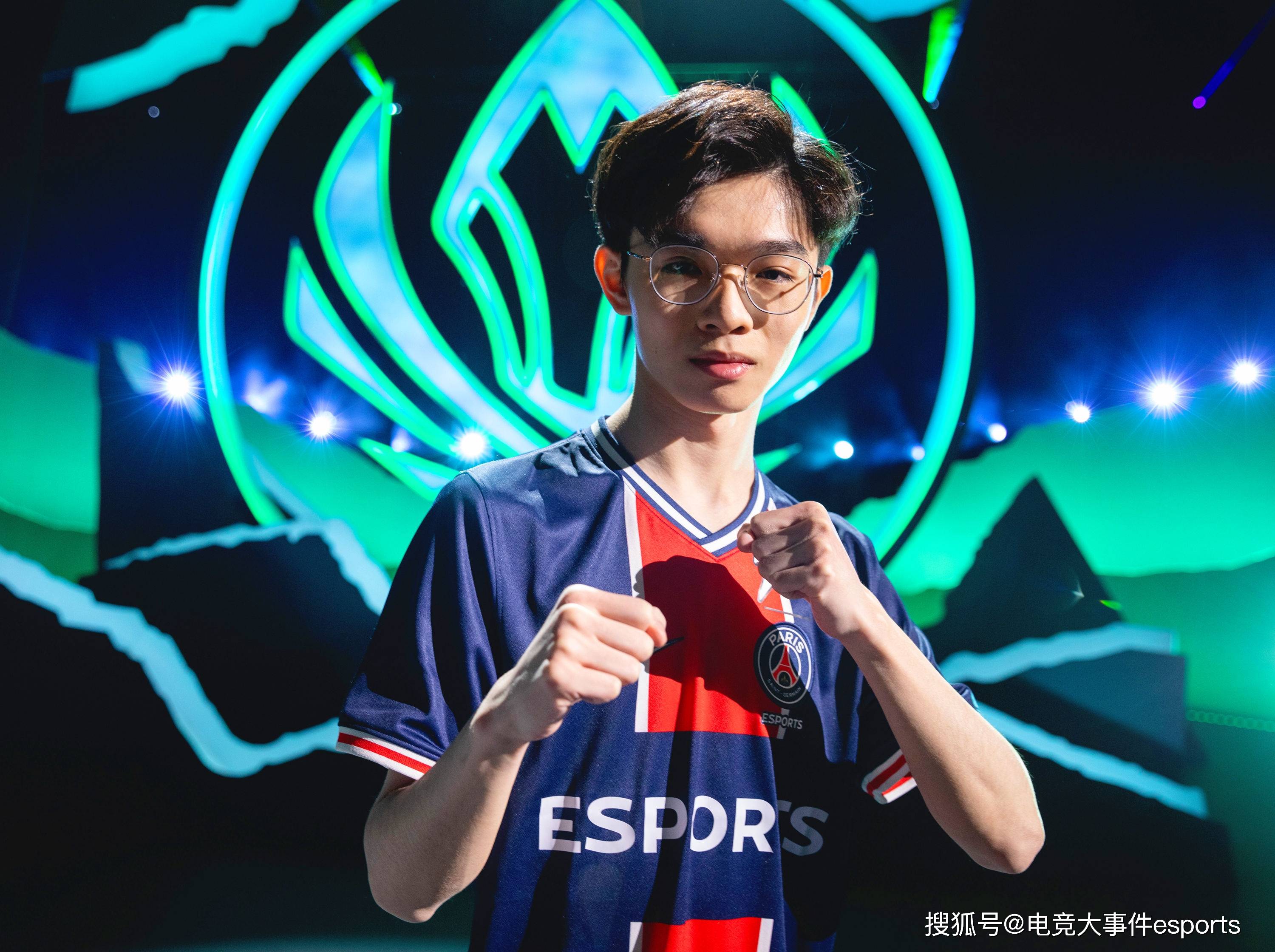 开云平台-包含PSG碾压MAD，Caps操刀奇招英雄翻盘强强对话八强赛，留下经典瞬间的词条