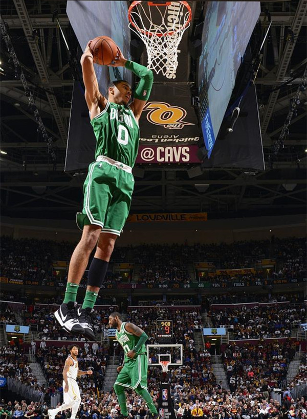 开云体育app-湖南队新秀表现抢眼，成为亮点球员