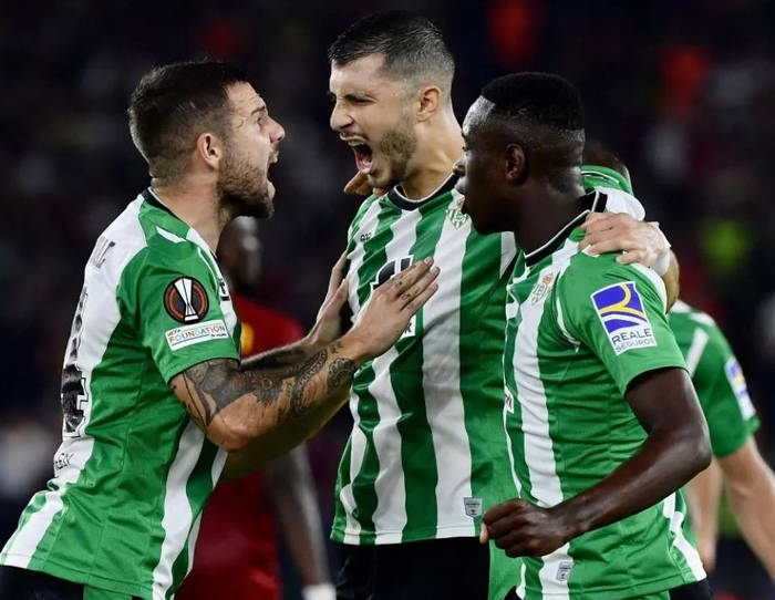 开云体育-卡利亚里主场逼平强敌，困境略有缓解