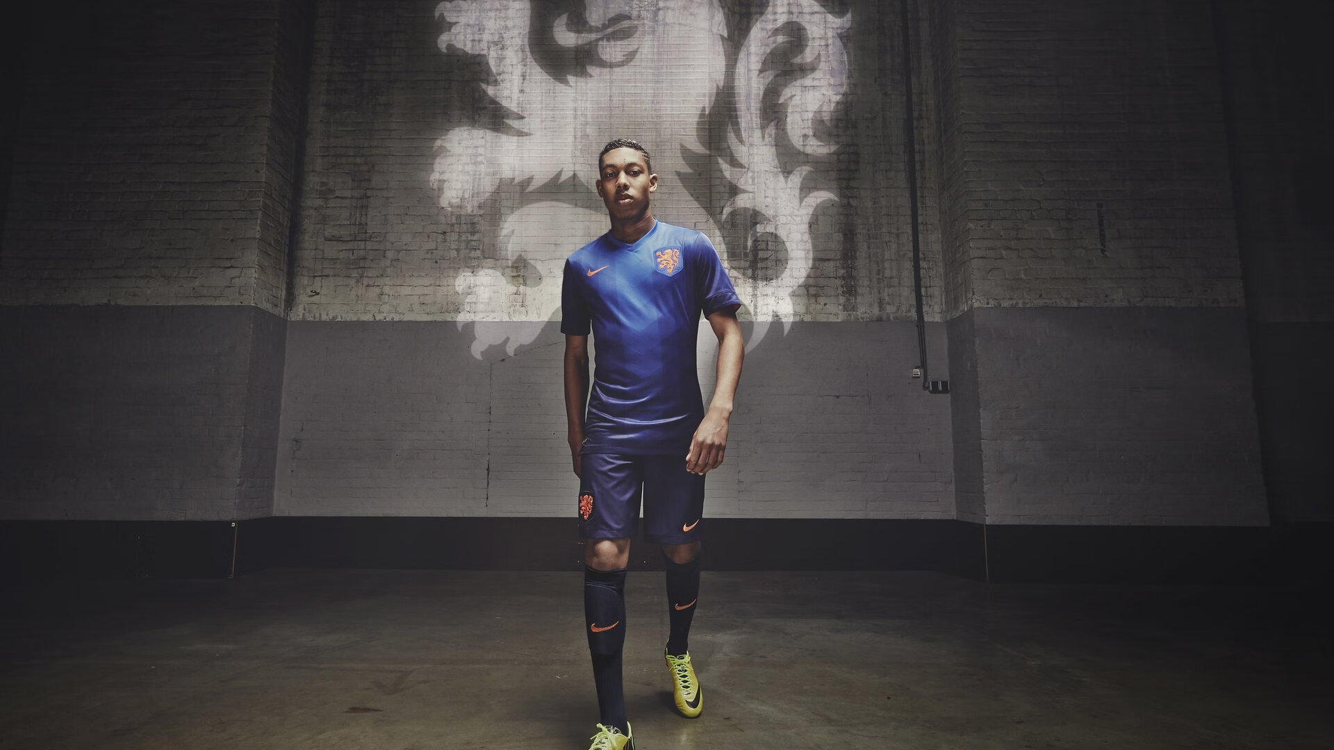 开云体育在线-铁闸关死梅西，内切点亮桑巴，一扇门与一扇窗的足球寓言